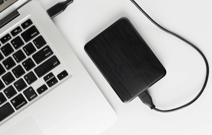 将外置硬盘连接到 Mac