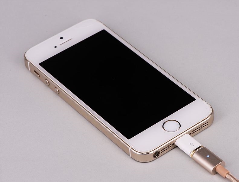 给iPhone充电